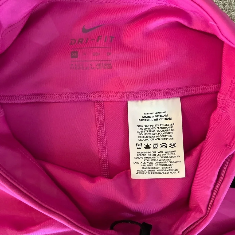 NWOT Women’s Nike graphic fire pink 7/8 workout leggings, size XS